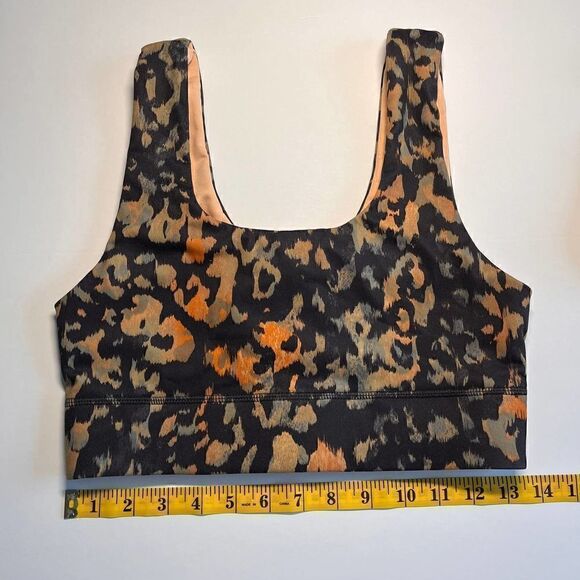 Fabletics Harlow Reversible Medium Impact Sports Bra Wild Camo Gaia Medium - Picture 11 of 13